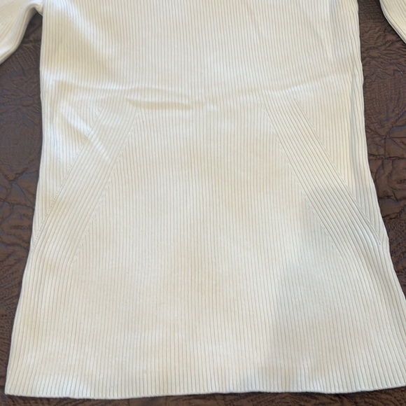 Banana Republic ivory blouse, size M, NWT. - Picture 7 of 9